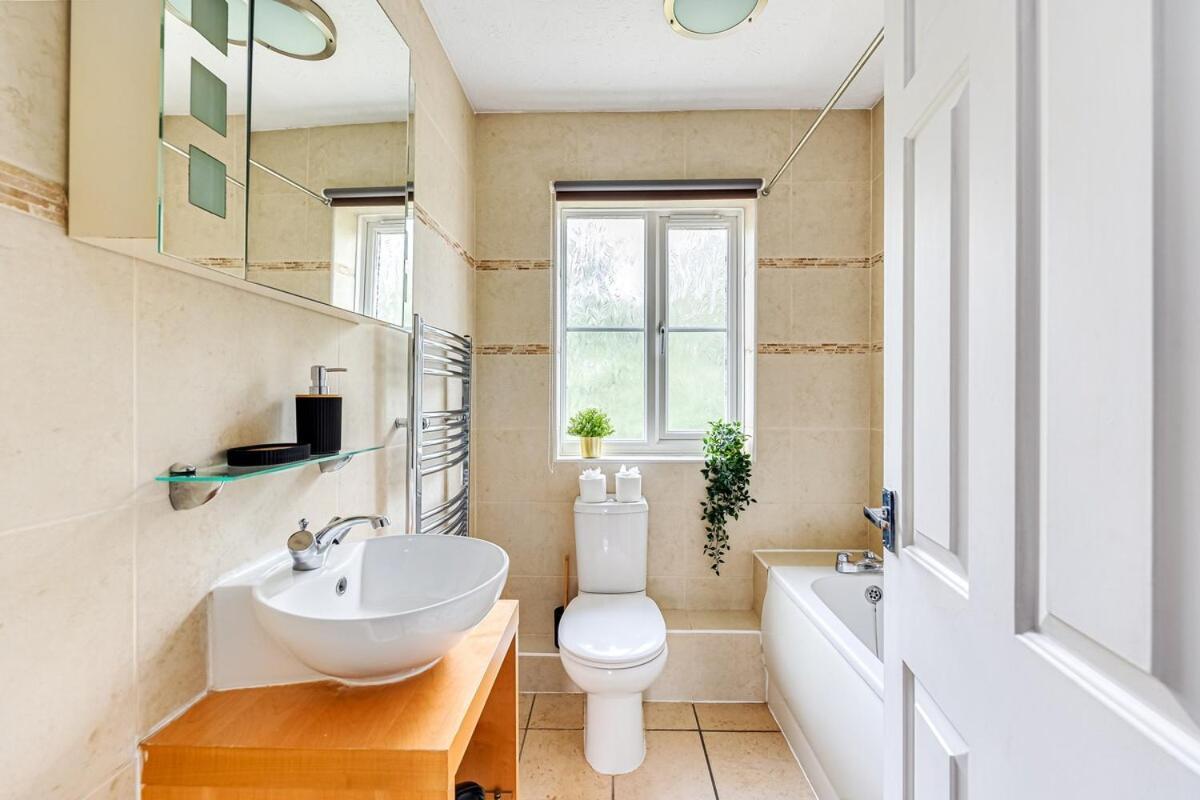 Stylish House - Excellent Location - Driveway Parking, Self-Check-In, Tvs In Bedrooms And Fast Wifi By Yoko Property Milton Keynes Exterior foto