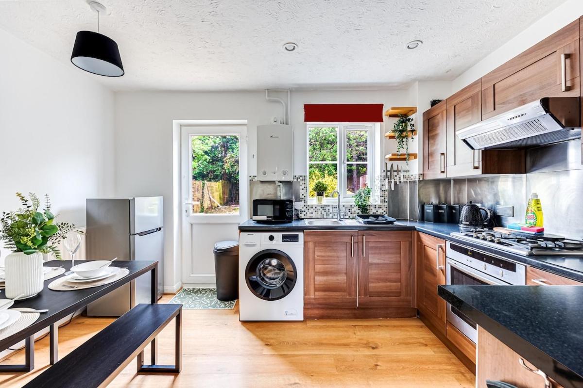 Stylish House - Excellent Location - Driveway Parking, Self-Check-In, Tvs In Bedrooms And Fast Wifi By Yoko Property Milton Keynes Exterior foto